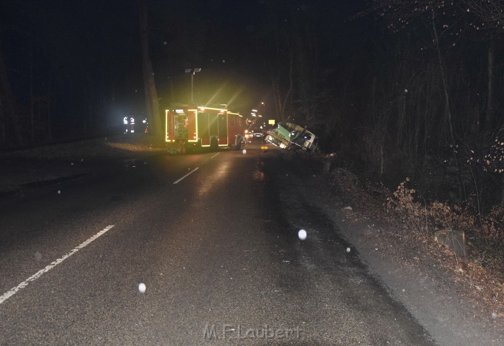 Container LKW umgestuerzt Koeln Brueck Bruecker- Dellbruecker Mauspfad P268.JPG - Miklos Laubert